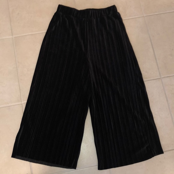BCBGeneration wide leg velvet capris. - Picture 1 of 3